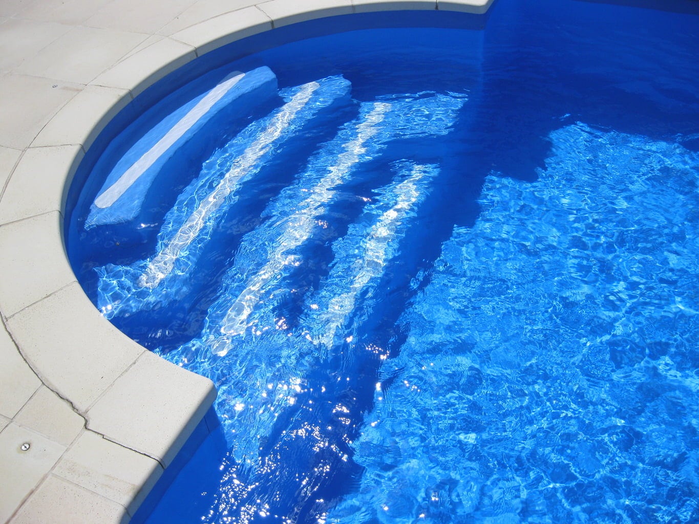 Membrana para piscinas antideslizante