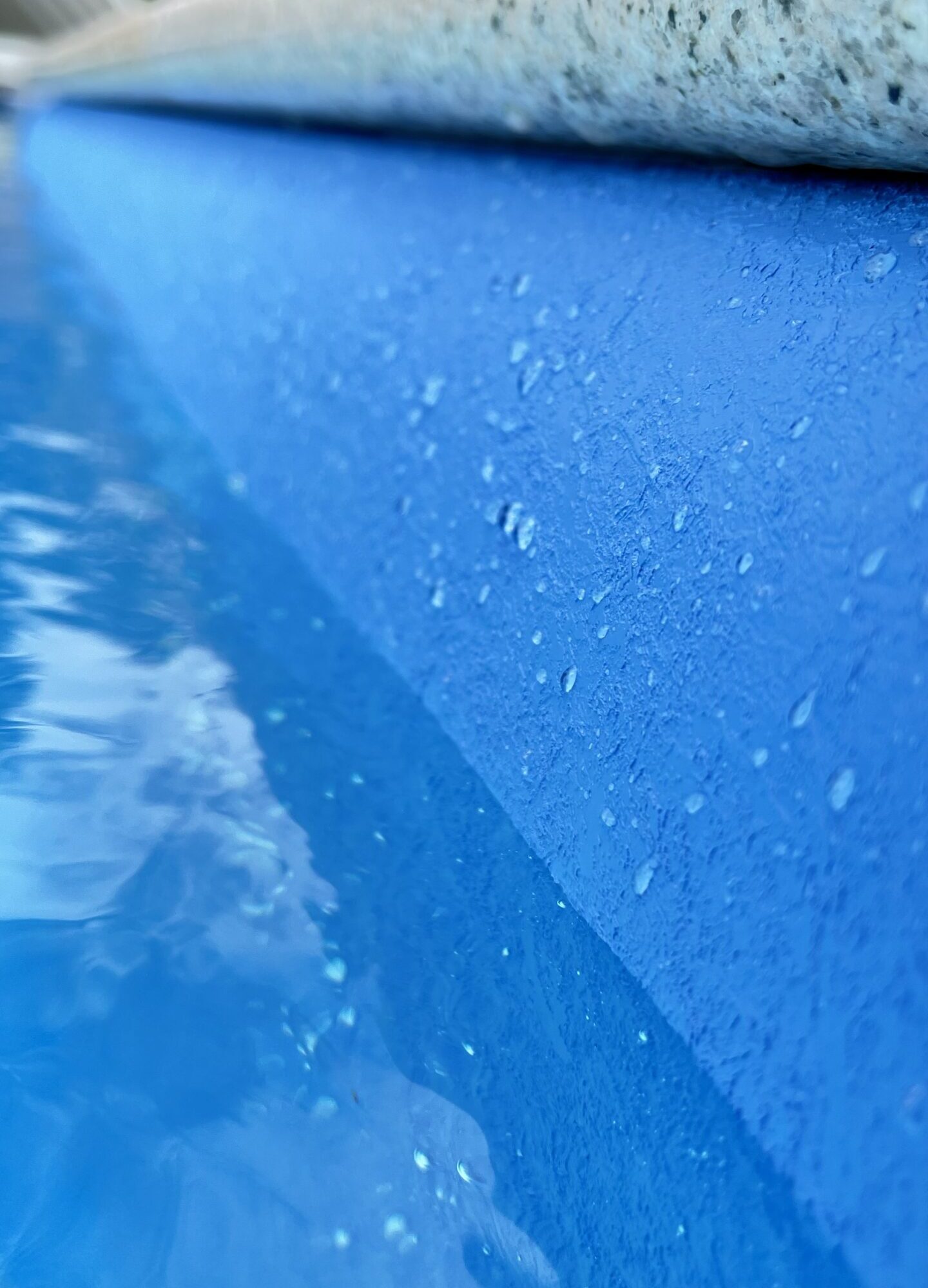 Membrana para piscinas antideslizante